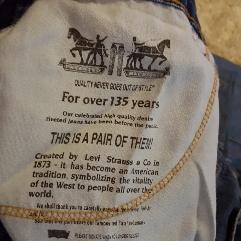 Levi Strauss straight leg med wash 550 jeans 42 X 30 Excellent used condition …